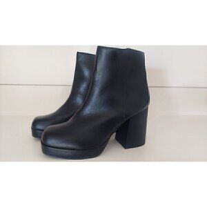 Journee Collection Womens Tru Comfort Foam Black Mollie Bootie/NWOB, Size 9.5